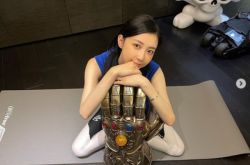 潘玮柏空姐妻美照泄真实身材