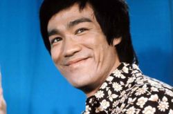 李小龙生前秘密信件曝光 用药成瘾内幕