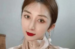 抖音米卡大大整容上瘾 脸上插钉子怎么回事