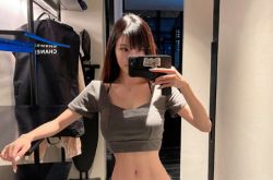 BY2 Yumi瘦出巅峰 自拍近照曝手机壳成热点