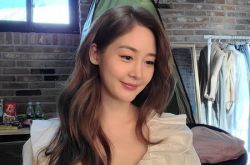 Fin.KL成宥利结婚4年怀孕了 怀上双胞胎报喜当妈