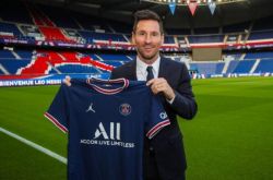 梅西加盟巴黎圣日耳曼 年薪3500万三巨头聚首