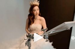 许维恩突晒开深V婚纱照 跟王家梁的结婚照吗？