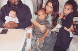 金卡戴珊离婚照蹭坎爷 晒听前夫新歌截图居然是静音