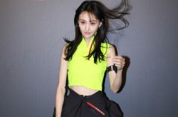 郑爽由代孕弃养风波至被控逃税罚款时间线盘点