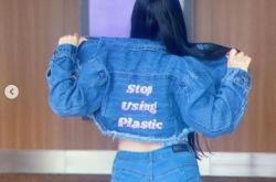 印度女星Urfi Javed穿搭大方露粉色内衣遭轰