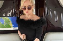 胖艾美铲肉30公斤 游泳圈消失海边解放北半球