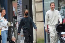 新版萝拉艾丽西亚·维坎德蜜婚4年 与万磁王迎防疫宝宝照片曝光