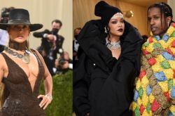 翘臀珍红毯独自性感 蕾哈娜牵男友一旁放闪好甜蜜