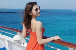 小张柏芝夏米雅火辣比基尼晒蜜翘臀 洋帅哥搭讪竟成生意工具