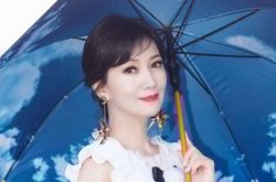 赵雅芝首次直播带货显尴尬 女神真的老了