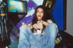 金卡戴珊晒出90年代未成年少女照