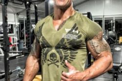 狄莺只穿内衣大解放 59岁神仙级身材辣翻