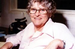 迪士尼传奇露西汤普森离世 享嵩寿111岁