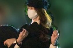 深田恭子喝醉现东京街头 暴瘦手指吓人