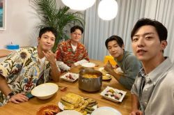 CNBLUE强势回归乐坛 曝私下练习模样