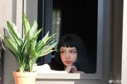 周扬青直播顶齐耳激短发 新发型cos真美