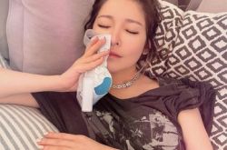 萧亚轩脸伤近况曝光 爆冰敷照@黄皓