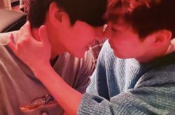 VIXX成员Leo跟XIUMIN头贴头亲密照爆关系