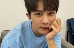 夏之光发现偷拍 搭讪狗仔坐便车回家