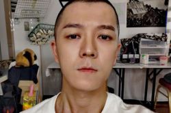 王栎鑫唱情歌挨轰 爆离婚10天就带妹过夜