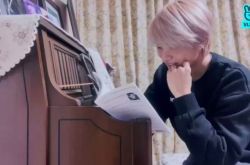 ONEWE姜贤直播粉丝读书 奶奶追剧飙脏话走红