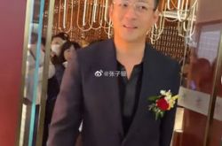 汪小菲恢单首露面近照曝光 为新店开业剪彩