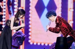 薛之谦感情黑历史揭秘 领奖时又大开刘惜君黄腔