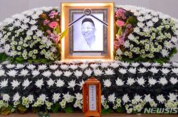 金哲民韩国笑星肺癌去世 家人都死于癌症