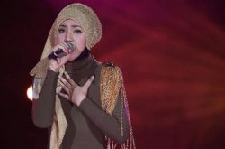 茜拉宣布离婚 带儿离家2月