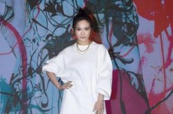 Faye詹雯婷出新专辑 曝官司进度恩怨情仇