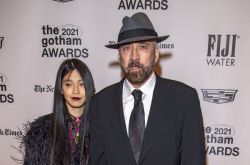 57岁凯奇报喜3度当爸 小30岁日籍嫩妻生了