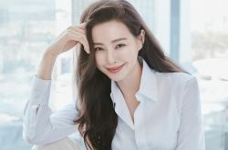 李荷妮宣布怀孕 去年结婚老公是谁