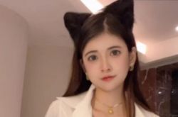 狗头萝莉曝悲惨经历背债务 遭前男友泄亲密影片退圈