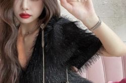 宋智雅天价酬劳负评满天飞 一篇文70万被怼