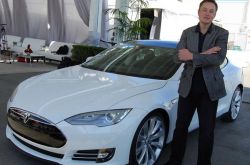 50岁马斯克被拍到与小23岁正妹约会 新欢身份曝光