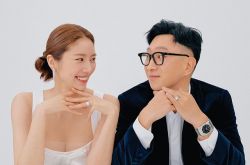 孙淡妃与未婚夫李奎爀甜蜜婚纱曝光