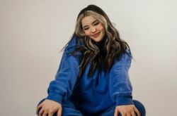 劳拉Lauren Spencer-Smith走红原因 18岁女歌手一夜爆红