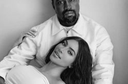 坎爷新欢被酸金卡戴珊复制人 正面直怼纯天然