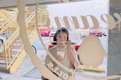 朴信惠待产近况照曝光 结婚孕肚藏得好