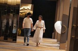 Selina男友财力惊人 穿搭低调奢华晒名车豪宅