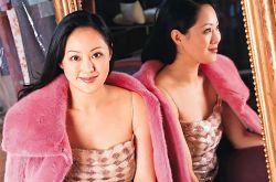 钟镇涛前妻成带货女王 真丝口罩被批像内裤