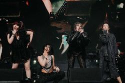 2NE1相隔7年突合体 CL吐心声感动