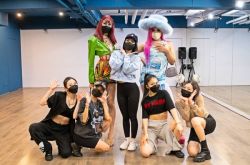 陈芳语出柜力挺同志运动 遇火辣变装皇后热场