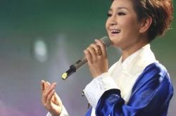 降央卓玛套马杆歌词威武雄壮 草原女神豪情演唱 