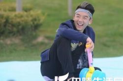 郑恺的歌曲奔跑吧兄弟 “Meninblack”黑队来袭 