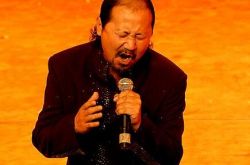 《康熙王朝》的片尾曲大男人 腾格尔霸气演唱令人热血沸腾 