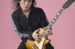 欣赏世界第一等歌词 伍佰成为台湾摇滚音乐界的传奇 