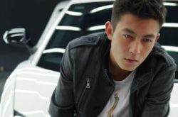 镜中人陈冠希歌曲赏析 在事业低谷时创作的一首歌 