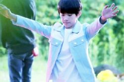 一首简单的歌歌词鉴赏 见证易烊千玺成长点滴 